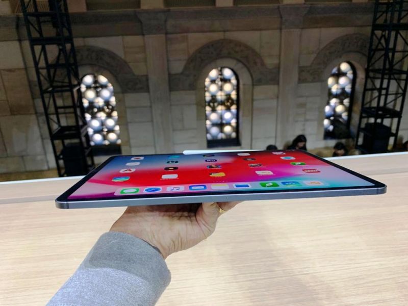 The new iPad Pro is 5.9mm thin and features an iPhone 5S-esque edgy frame. Apple crafts the body out of recycled aluminium, thereby reducing environmental degradation.