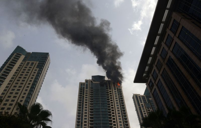 Fire at south Mumbai high-rise Beaumonde Towers. (Photo: Rajesh Jadhav)
