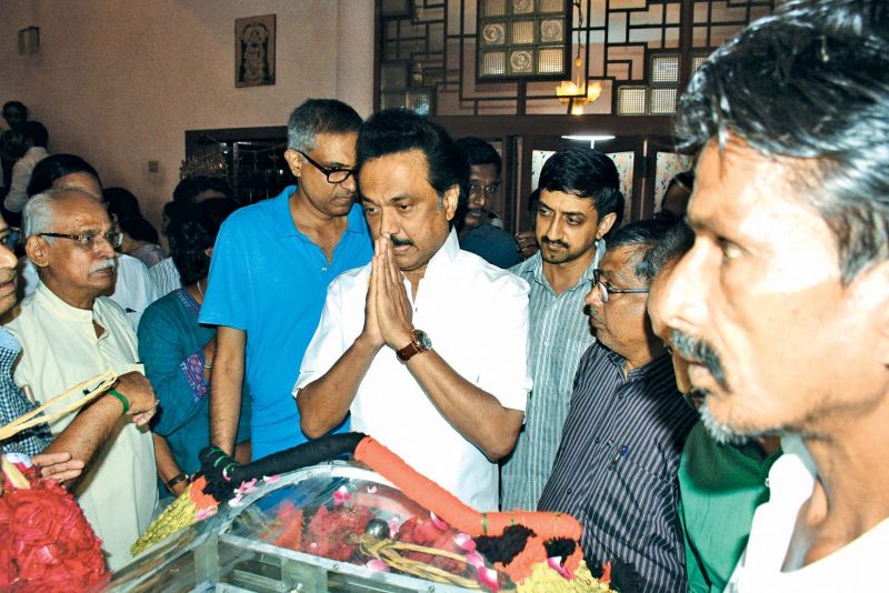 DMK leader Stalin paying his last respects to Cho Ramaswamy. (Photo: DC)