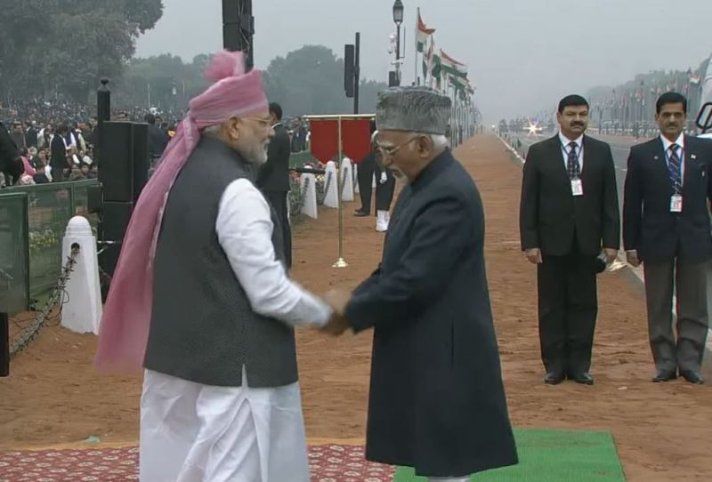 Vice President Mohammed Hamid Ansari arrives at Rajpath and is greeted by Narendra Modi.