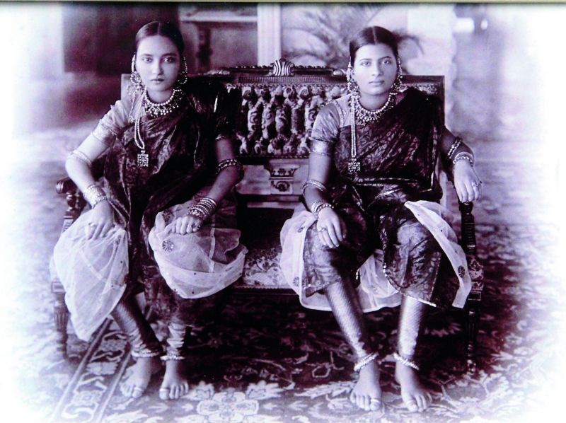 Chunnu Begum and Buggu Begum, wives of Mir Osman Ali Khan. Secunderabad, c. 1915. Chowmahalla Palace Collection, Hyderabad.