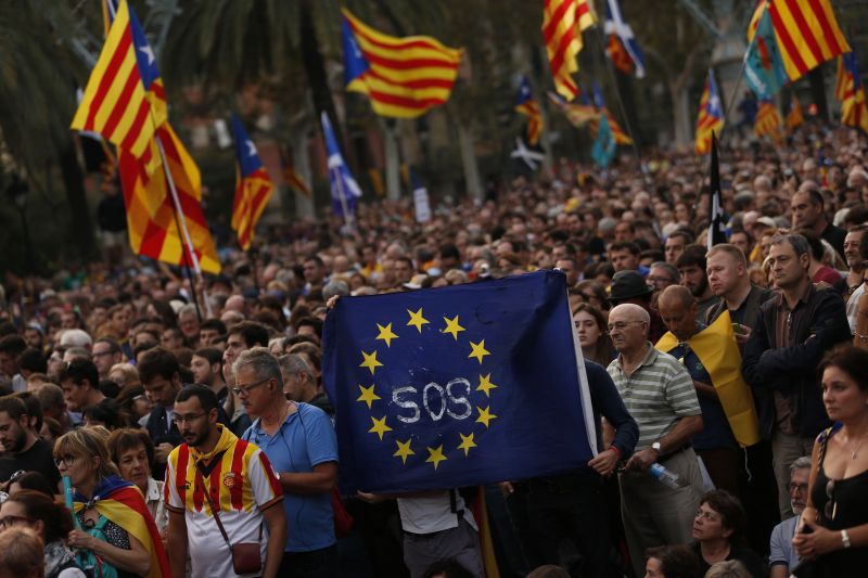 Pro-independence supporters hold a European Union flag during a rally in Barcelona, Spain, Tuesday. (Photo: AP)