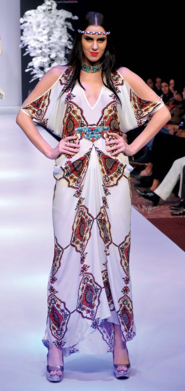 The model is seen donning a tribal print peep-shoulder dress.
