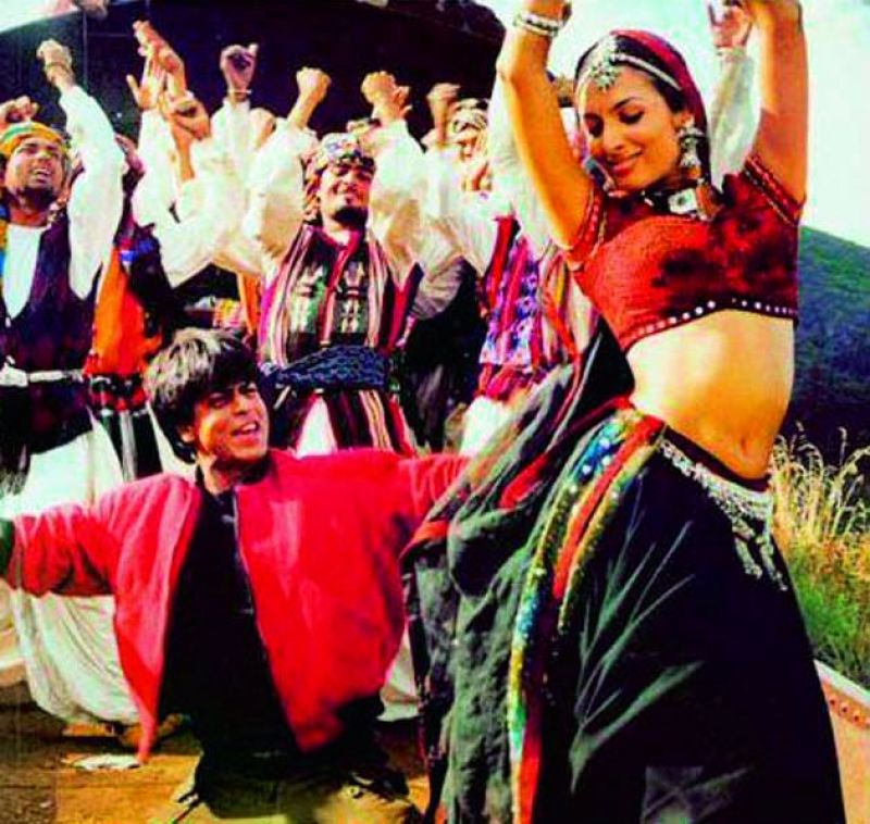 Still from the song Chaiyya Chaiyya from the movie Dil Se