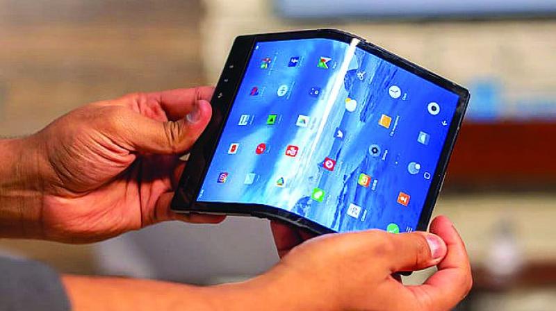 Samsung gets complaints on foldable phones