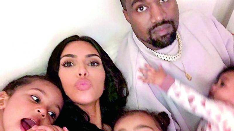 Kim Kardashianâ€™s selfie with family wins hearts!