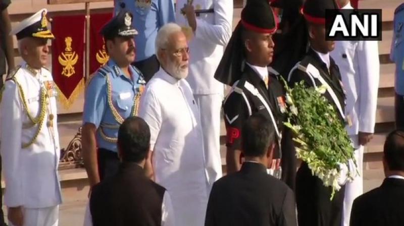 PM pays tribute at National War Memorial ahead of oath ceremony