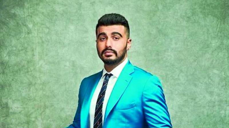 Arjun Kapoor â€˜roseâ€™ to the occasion