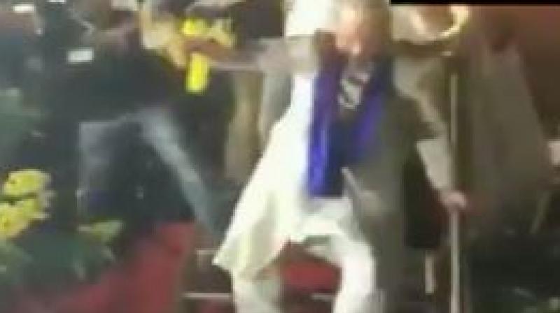 Watch: In Aurangabad, AIMIM Chief Asaduddin Owaisi woos voters with dance