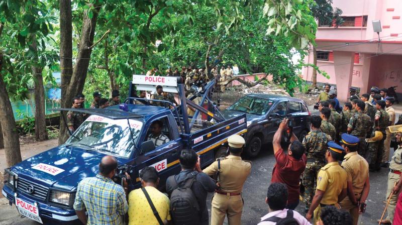 Thiruvananthapuram:  Many hurt in SFI-KSU clash