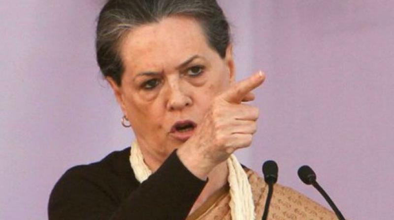 Sonia Gandhi calls Congress CMs to Capital