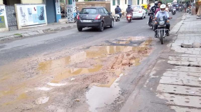 Hyderabad: Ravi colony residents take up road work
