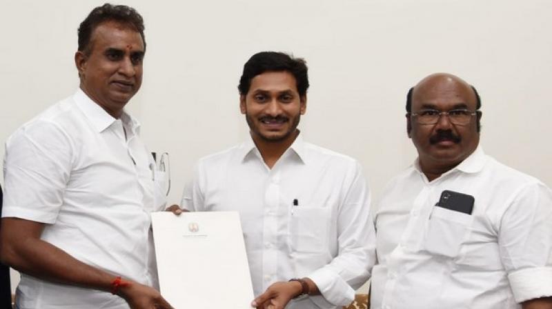 Jagan Reddy assures help to Tamil Nadu delegation to resolve water crisis