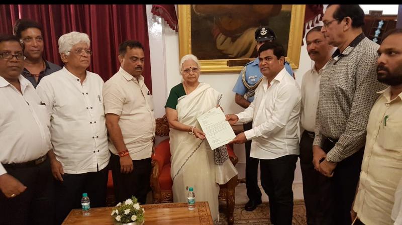 Cong MLAs meet Goa Governor, stake claim to form govt