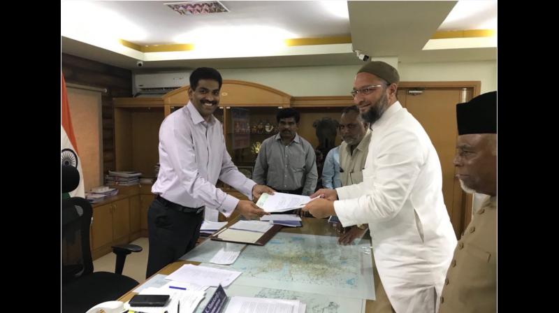 All India Majlis-E-Ittehadul Muslimeen (AIMIM) chief Asaduddin Owaisi filed his nomination from Hyderabad parliamentary constituency on Monday for the upcoming Lok Sabha elections. (Photo: Twitter/@asadowaisi)