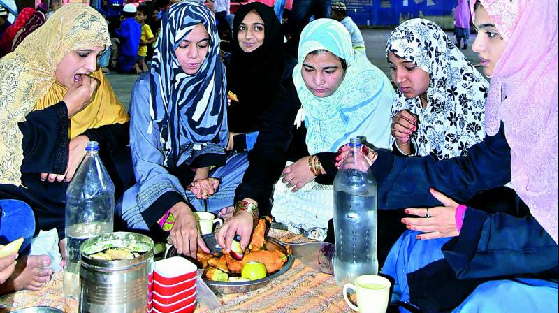 Hyderabad: Ramzan brings colourful night life back in Old City