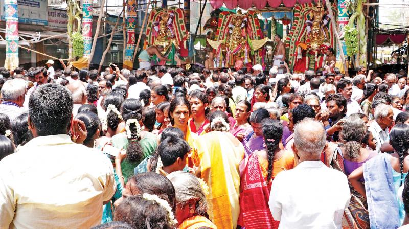 Thanjavur: â€˜Garudasevaiâ€™ fest at Vishnu temples