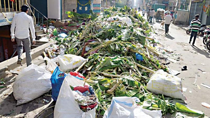Piles of garbage accumulated at Avenue Road in Bengaluru on Thursday  (Photo: DC)