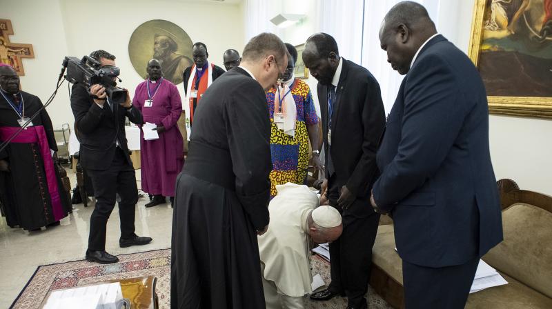 Pope kisses Sudanese leaders feet, urging them to maintain peace