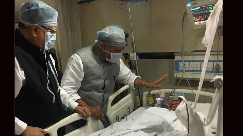 Home Minister Rajnath Singh and CM Raman Singh meet CRPF jawans injured in Sukma Maoist attack. (Photo: ANI/ Twitter)