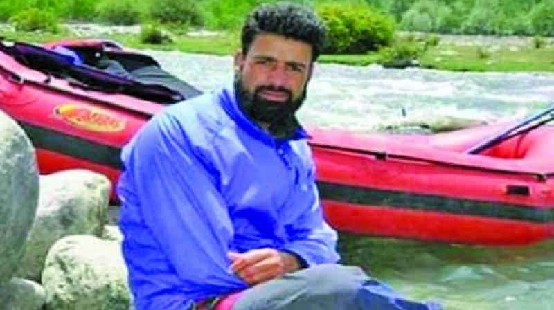 J&K guide dies saving 5 tourists as boat capsizes