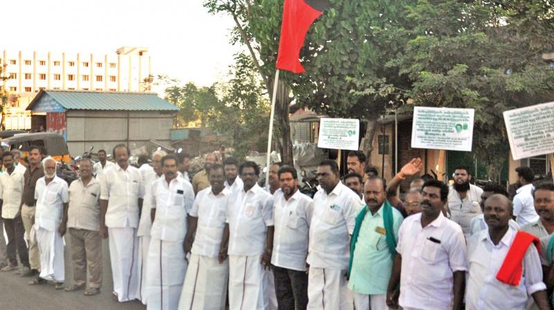 Anti-hydrocarbons stir: Oppn forms human chain along Tamil Nadu coast