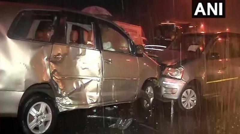 Mumbai: 8 injured after 3 cars collide on Andheri flyover