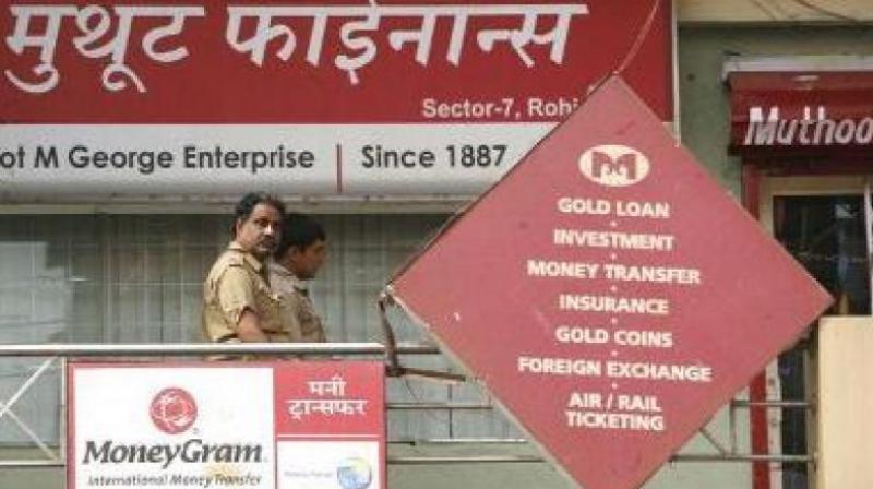 Cyberabad police has hit upon vital clues about the men involved in the Muthoot finance firm robbery, and a gang based in Jharkhand is being tracked.