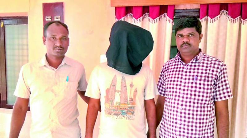 Bhongir police received a tip-off that Asif was planning to meet the suspects during mulaqat, and arrested him when he turned up.