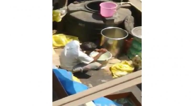 Watch: \Nimbu pani\ prepared under unhygienic condition at Kurla station; shop sealed