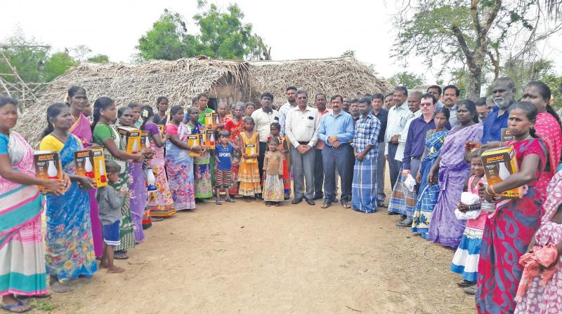 NGOs help build lost huts in â€˜Gajaâ€™ cyclone-hit areas
