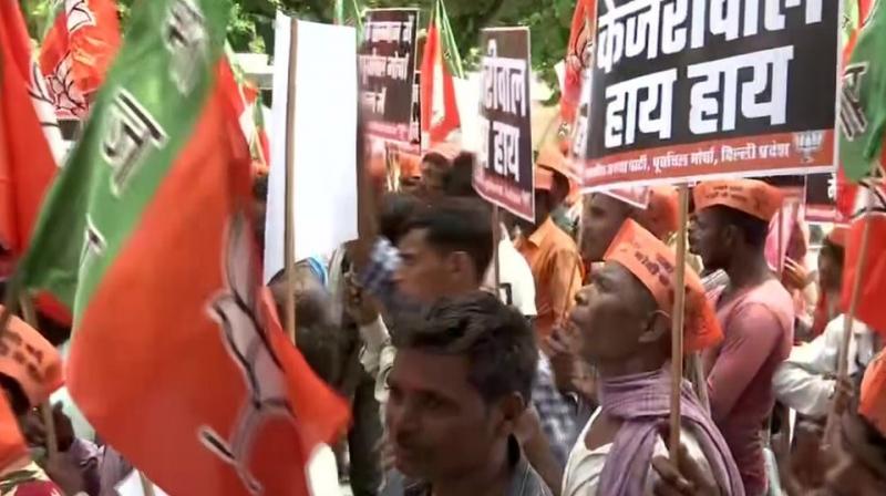 BJP protests outside Kejriwal\s residence over his NRC dig at Tiwari