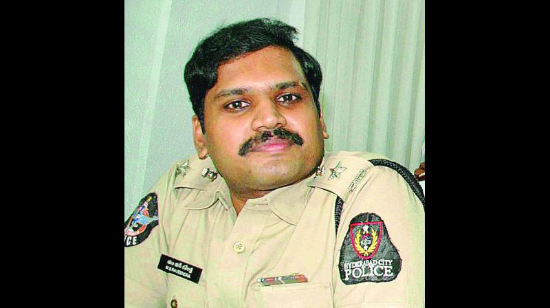 Telangana makes IPS officer wait for transfer