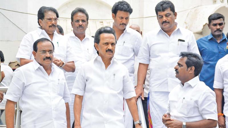 AMMK seeks DMK\s support to \send home\ AIADMK