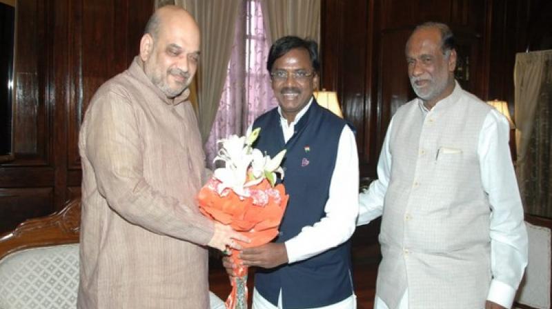 TRS leader G Vivek joins BJP
