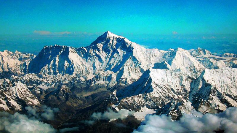 Two Everest climbers die as toll hits 10