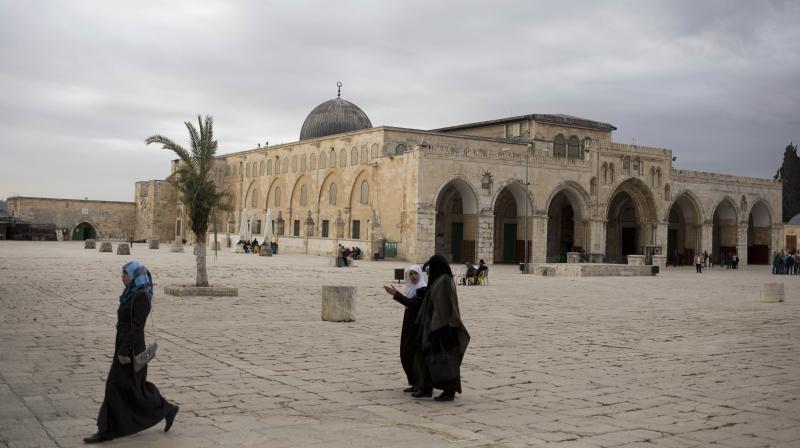 Israel: People avoid entering Temple Mount despite removal of detectors