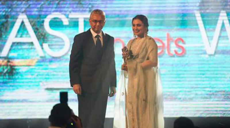 Rani Mukerji while receiving her award in Mauritius.