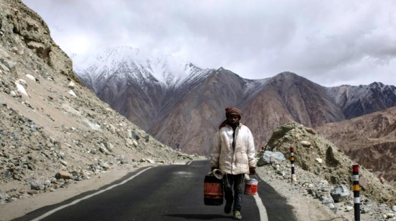 Indian workers toil in cold Indian Himalayan desert to repair worldâ€™s highest roads
