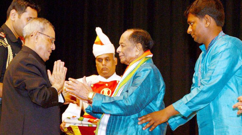 President Pranab Mukherjee greets Dr M. Balamuralikrishna after a concert at Rashtrapati Bhavan.