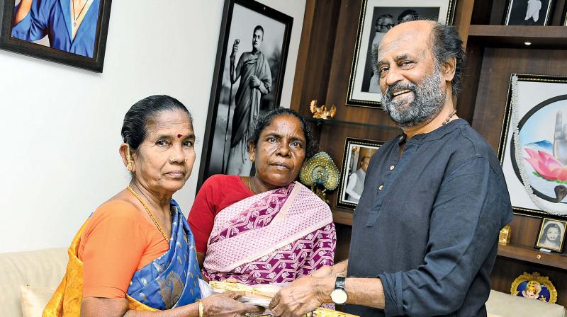 Rajini hands over house keys to Gaja victims