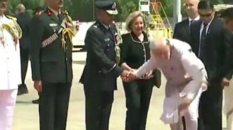 \Swachh Bharat\ in US: PM Modi\s gesture at Houston airport impresses netizens