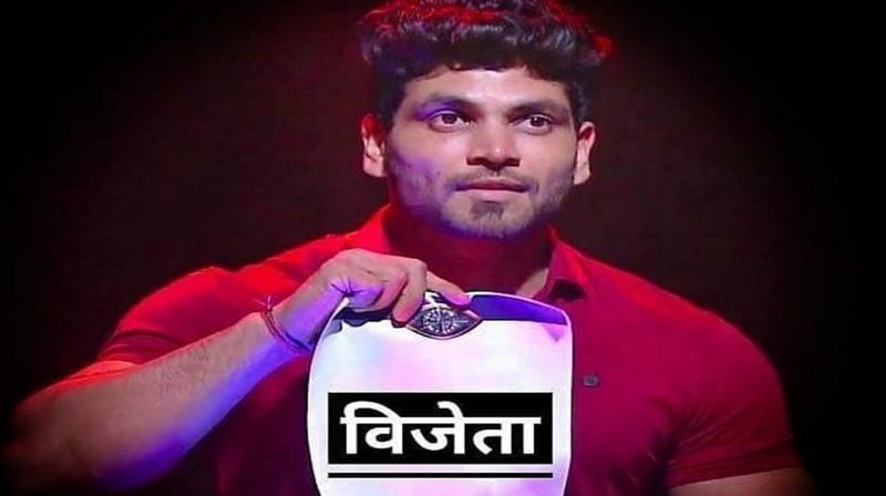 Shiv Thakare bags Bigg Boss Marathi 2 trophy, wins this much prize money; find out