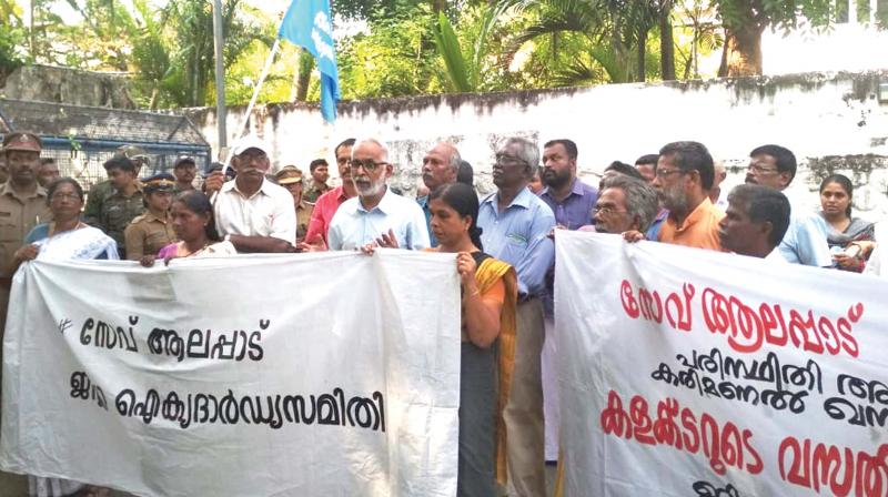 Alappad villagers demand white paper