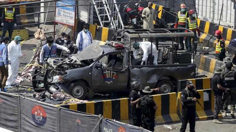 8 killed, 25 injured in an explosion near Data Darbar in Pak\s Lahore