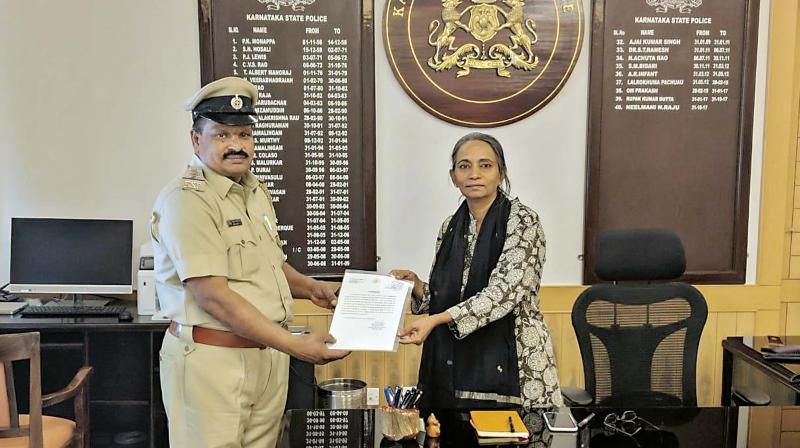 Bengaluru: Cop rewarded for helping stab victim