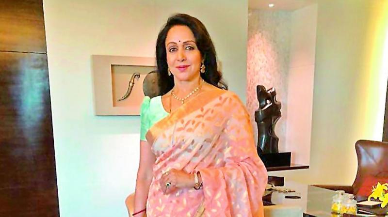 It will be dangerous for country if Modi isn\t re-elected: Hema Malini