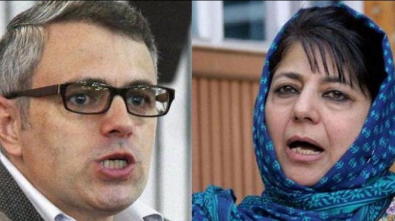 \Doesnâ€™t look good\: Omar Abdullah, Mufti tweets about J&K situation