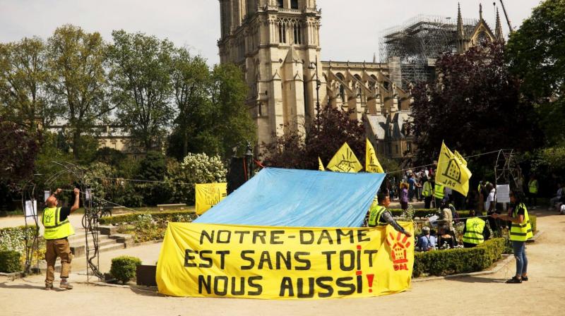 Homeless activists outside Notre Dame demand \a roof too\