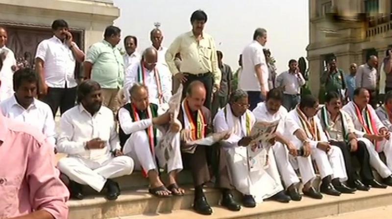 Congress lawmakers, accompanied by Ghulam Nabi Azad, Ashok Gehlot and former Karnataka CM Siddaramaiah were protesting against B S Yeddyurappas swearing in as Chief Minister of Karnataka. (Photo: ANI | Twitter)